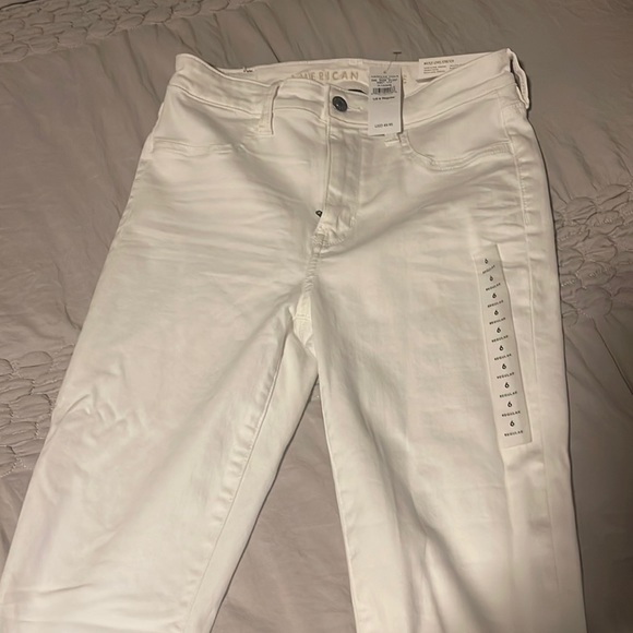 American Eagle High Rise Skinny Jean. Never worn. Size 6R - Picture 1 of 3